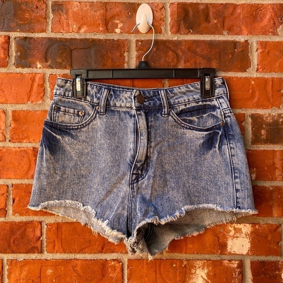 BDG Womens 26 Bree High Rise Blue Acid Wash Cut Off Cheeky Jeans Shorts - Picture 1 of 7